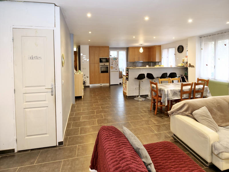 Maison - 184 m² - 9 pièces