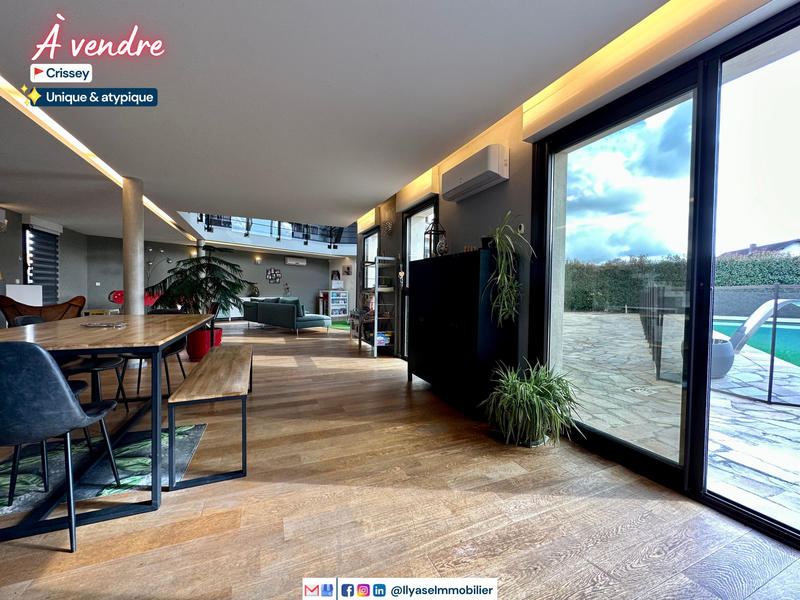 Maison - 273 m² - 8 pièces