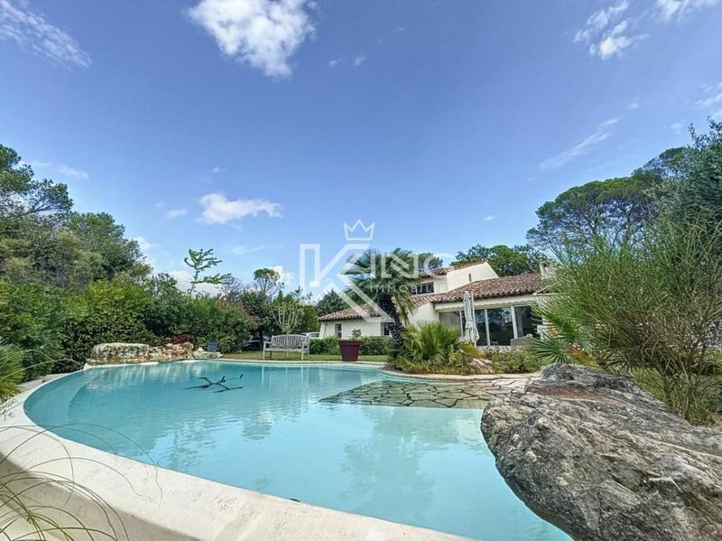 Villa - 205 m² - 6 pièces