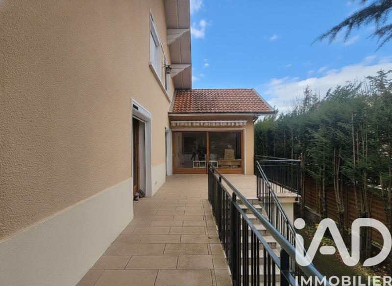 Maison - 214 m² - 6 pièces