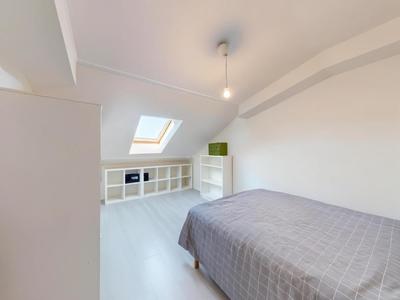 Appartement - 106 m² - 6 pièces