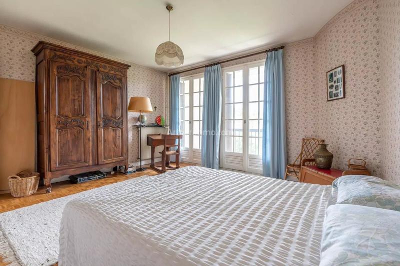 Maison - 210 m² - 9 pièces