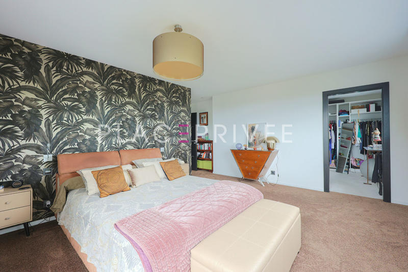 Maison - 390 m² - 8 pièces