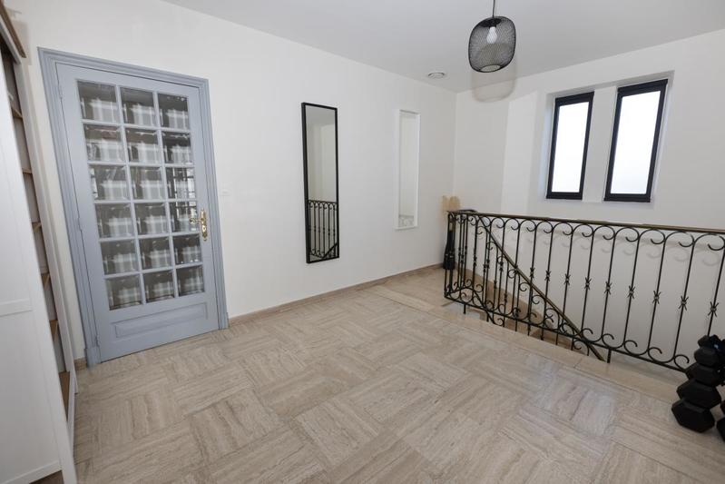 Maison - 180 m² - 6 pièces