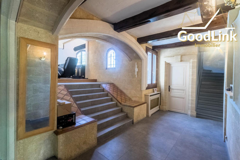 Maison - 235 m² - 7 pièces