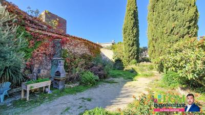 Maison - 345 m² - 8 pièces