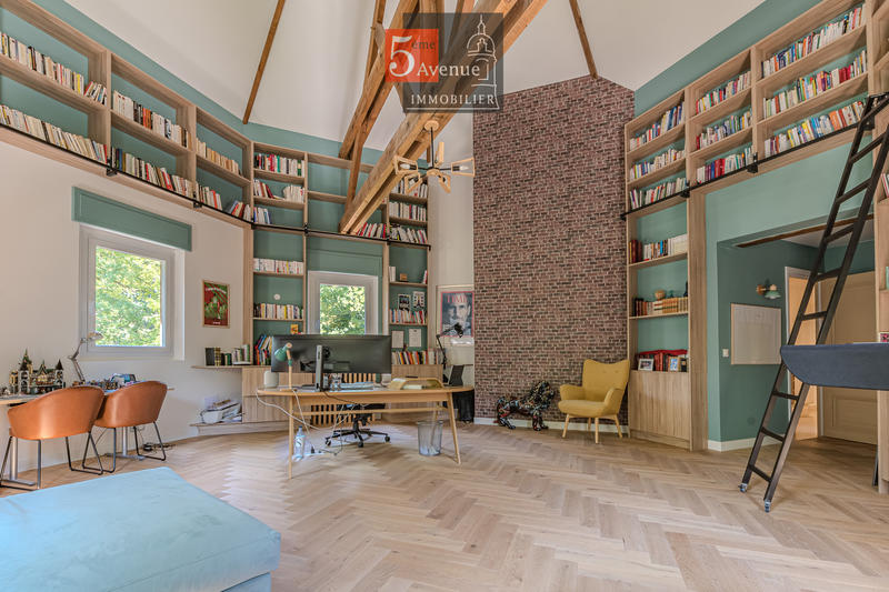 Maison - 400 m² - 12 pièces