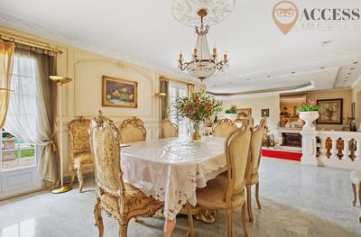 Maison - 180 m² - 8 pièces