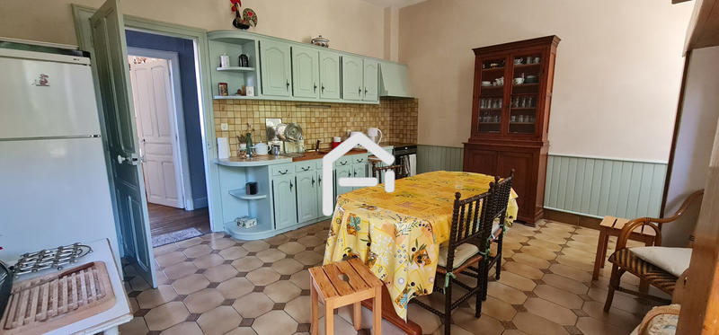 Maison - 210 m² - 8 pièces