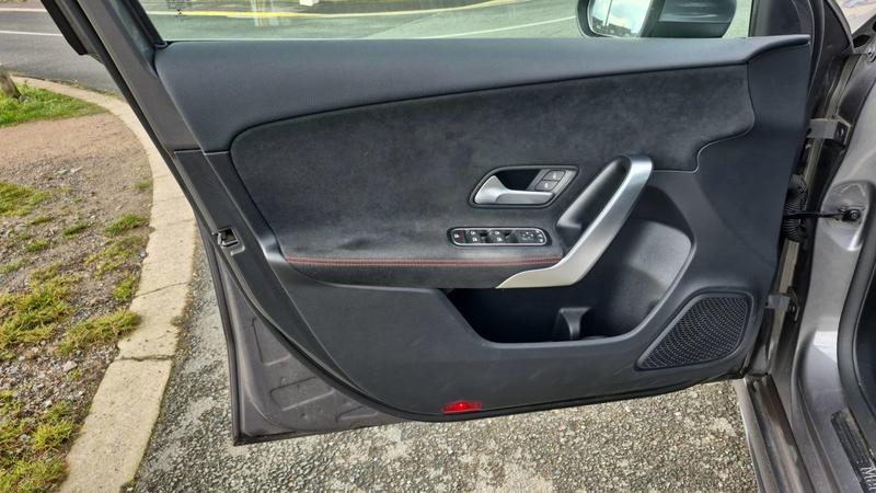 Mercedes Classe a IV 180 136 7g-Dct Amg Line - Automatique Toit ouvrant