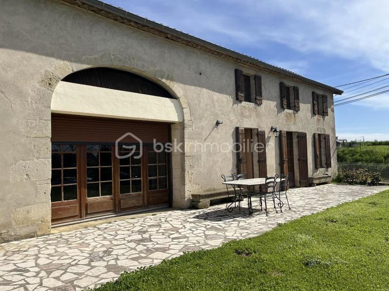 Maison en pierre - 160 m² - 9 pièces