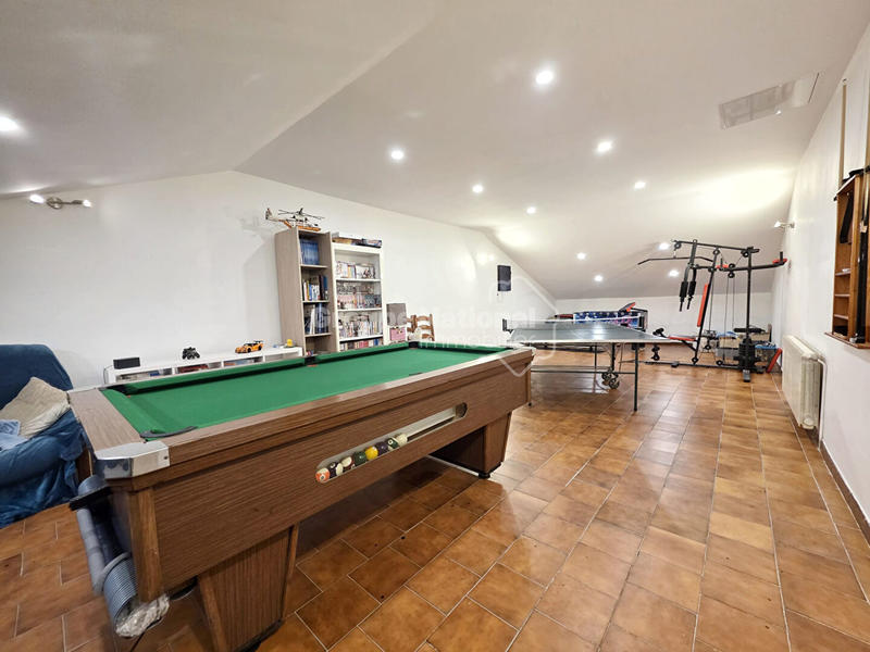 Maison - 270 m² - 6 pièces