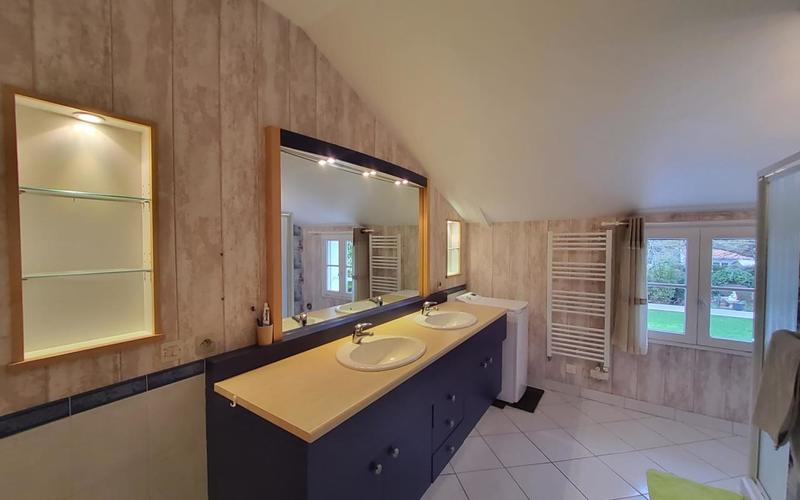 Maison - 200 m² - 9 pièces