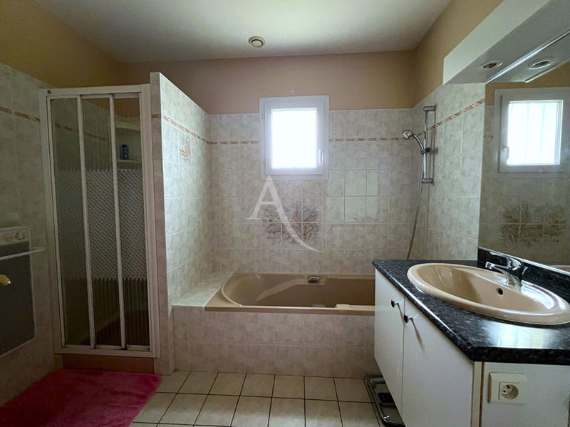 Maison - 99 m² - 6 pièces