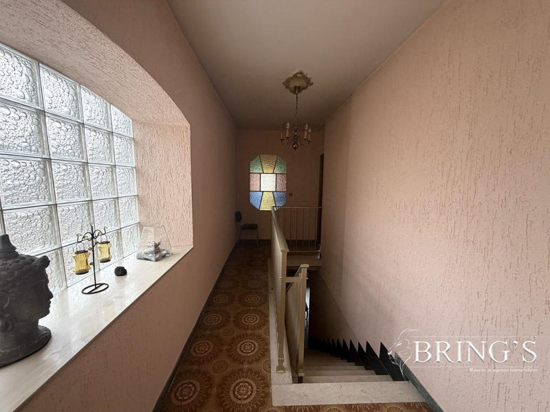 Maison traditionnelle - 202 m² - 7 pièces