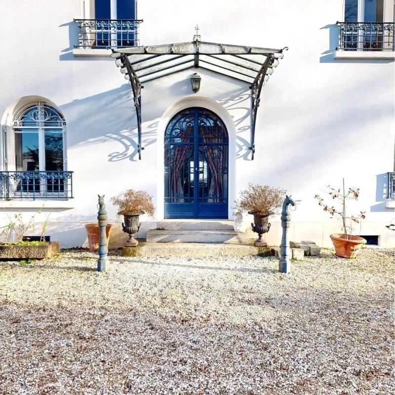 Demeure - 388 m² - 12 pièces