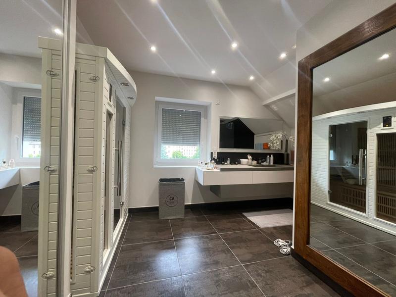 Maison - 238 m² - 8 pièces