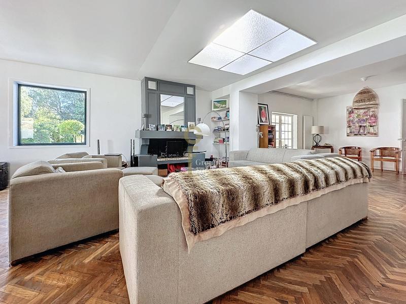 Maison - 410 m² - 12 pièces