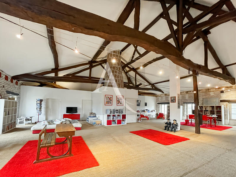 Maison - 437 m² - 11 pièces