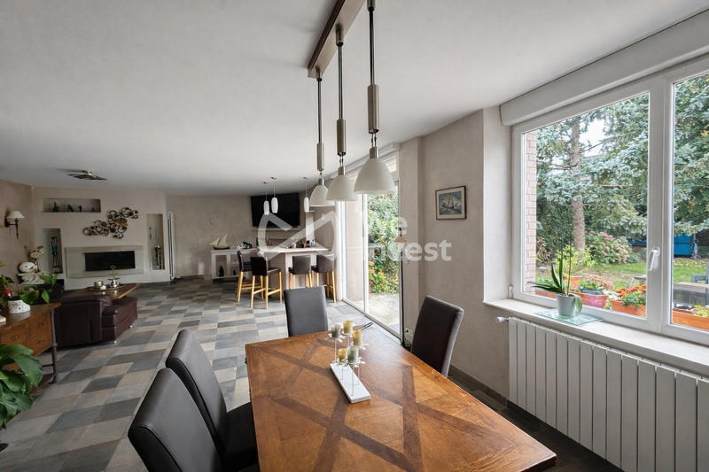 Maison - 240 m² - 8 pièces