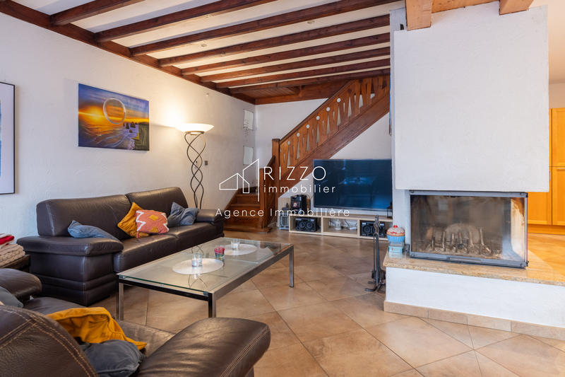 Maison - 260 m² - 9 pièces