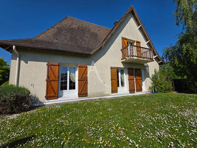 Maison - 207 m² - 7 pièces