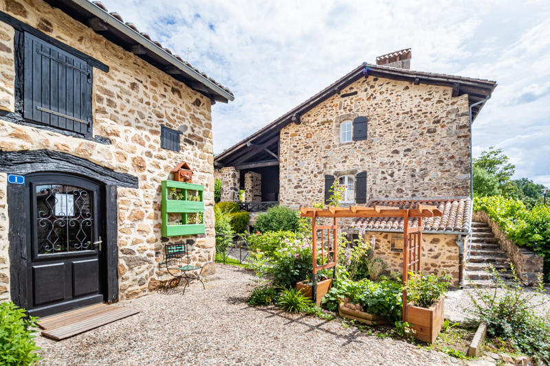 Maison - 1 791 m² - 39 pièces