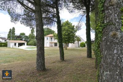 Maison - 236 m² - 7 pièces