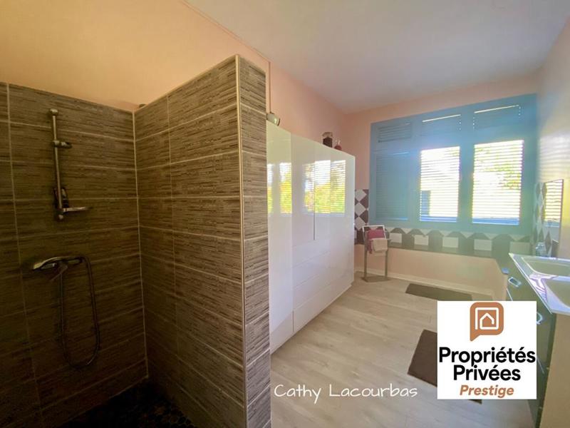 Villa - 276 m² - 8 pièces