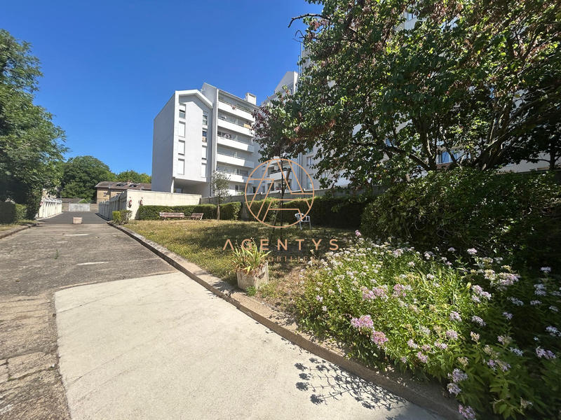 Appartement - 83 m² - 4 pièces