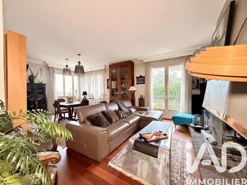 Maison - 230 m² - 8 pièces