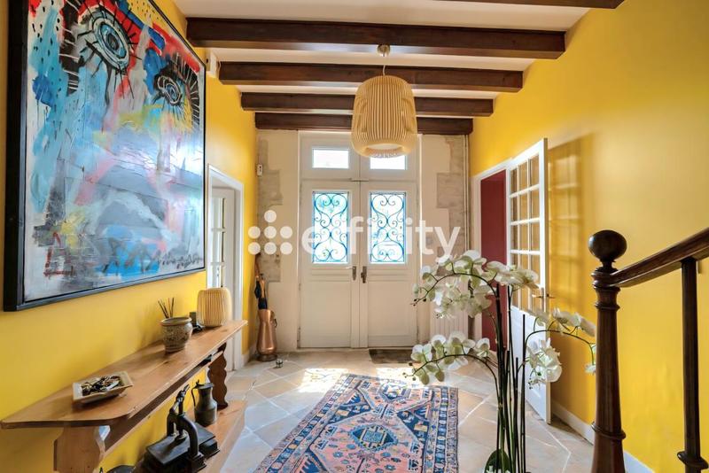 Maison - 310 m² - 11 pièces