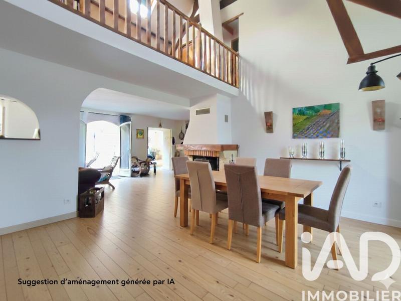 Maison - 230 m² - 7 pièces
