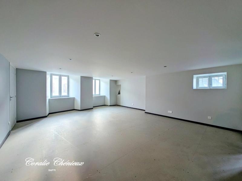 Maison - 240 m² - 11 pièces