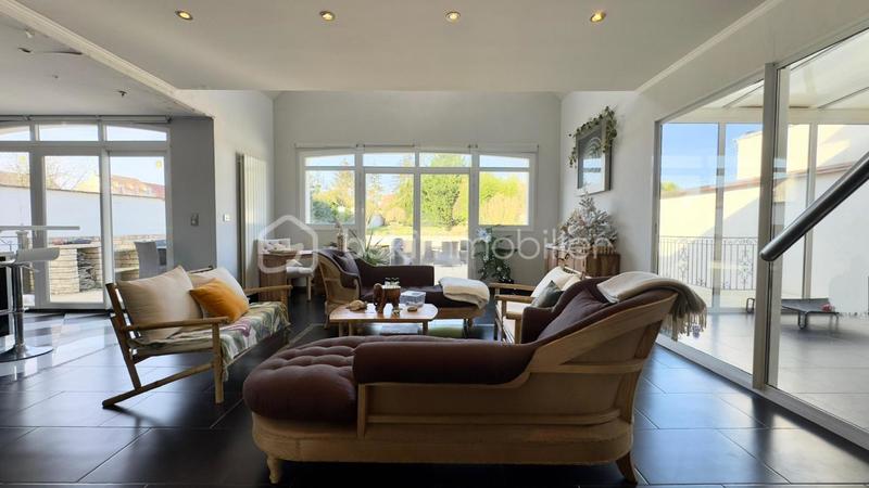 Maison - 239 m² - 6 pièces