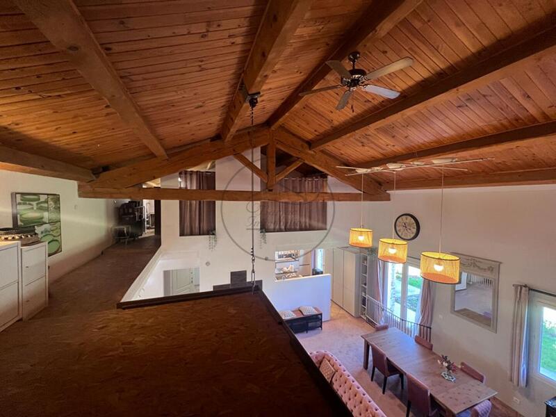 Maison - 240 m² - 5 pièces