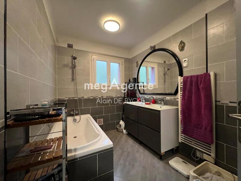 Pavillon - 220 m² - 7 pièces