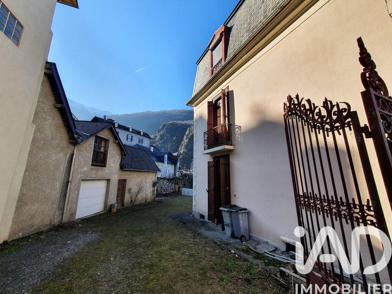 Maison - 172 m² - 9 pièces