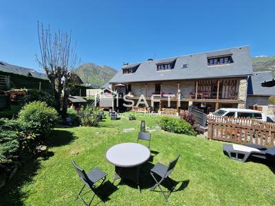 Maison - 280 m² - 9 pièces