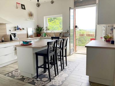 Maison - 230 m² - 9 pièces