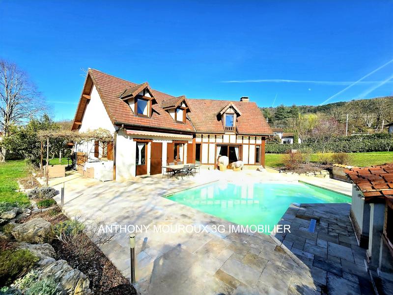 Maison - 248 m² - 7 pièces