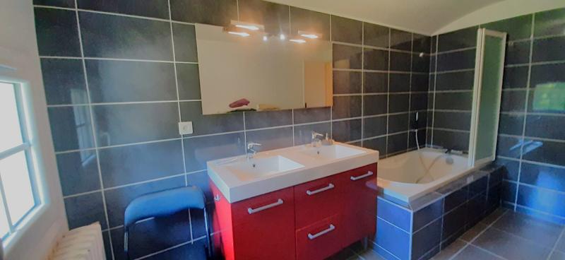 Maison - 384 m² - 18 pièces