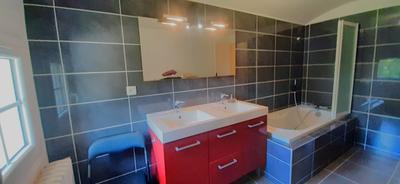 Maison - 384 m² - 18 pièces