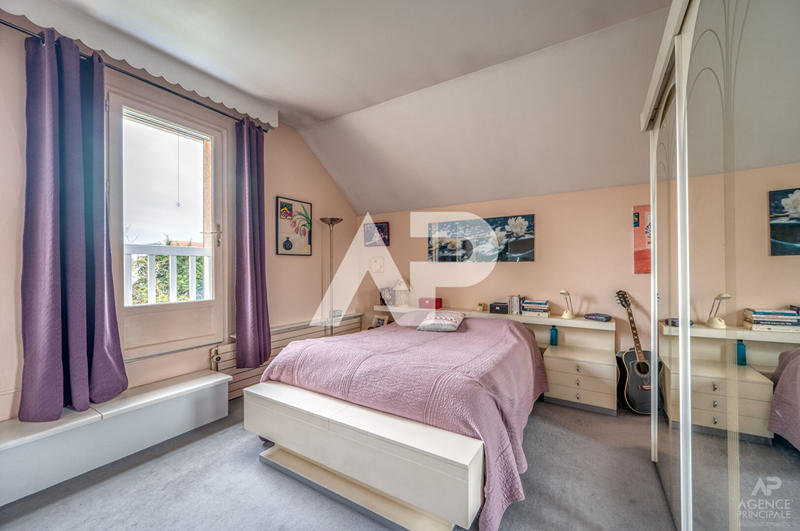 Maison - 152 m² - 8 pièces