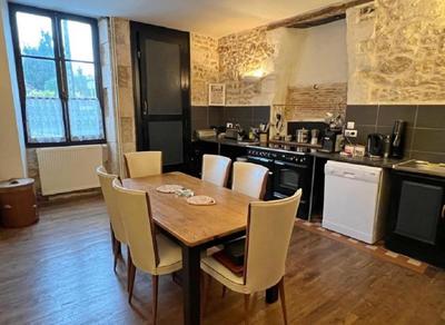 Maison - 201 m² - 7 pièces