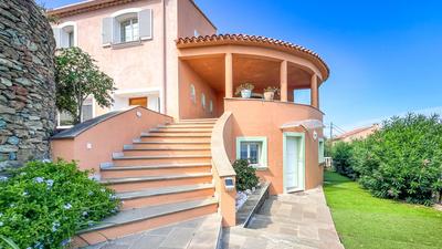 Maison - 232 m² - 8 pièces