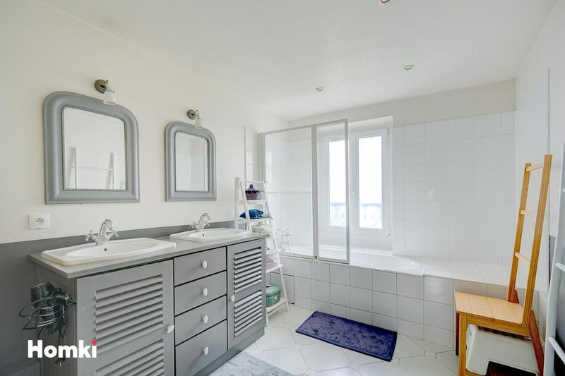 Maison - 181 m² - 6 pièces