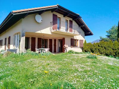 Maison - 180 m² - 5 pièces