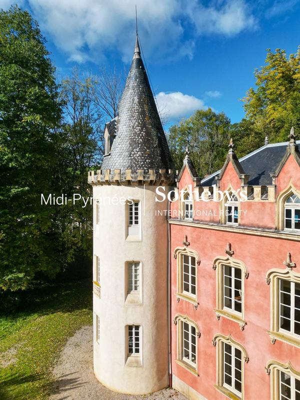 Château - 515 m² - 18 pièces