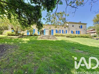 Maison - 239 m² - 8 pièces